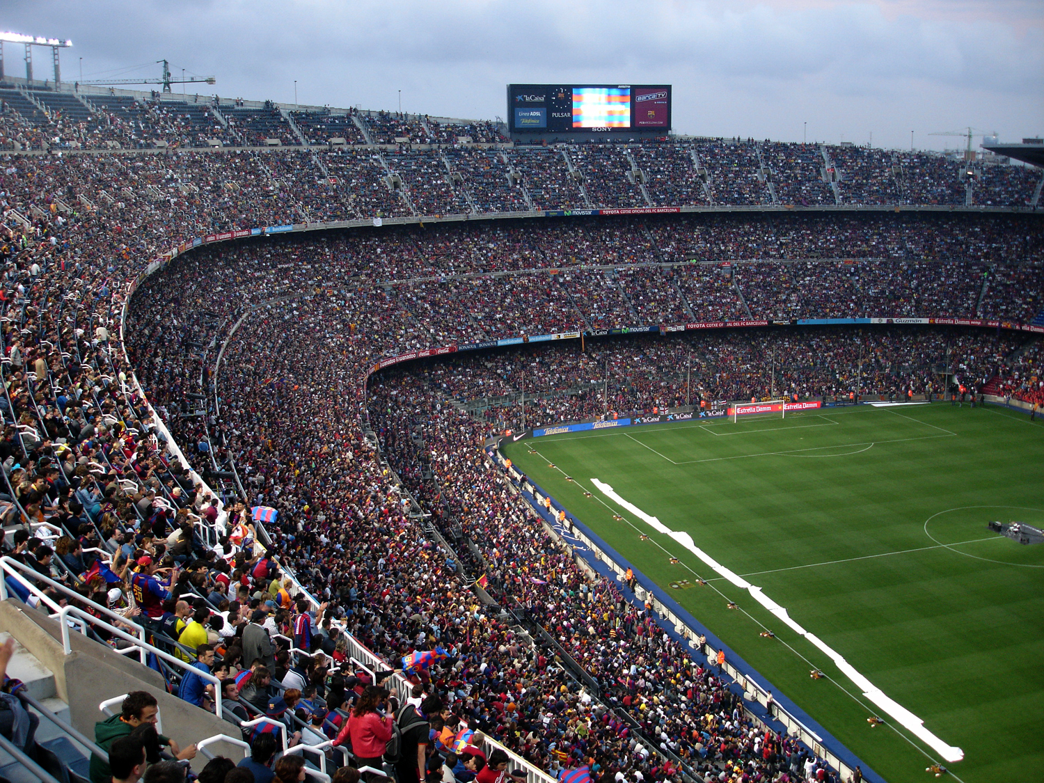 Wnętrze stadionu Camp Nou w Barcelonie – wyjazdy na mecze La Liga