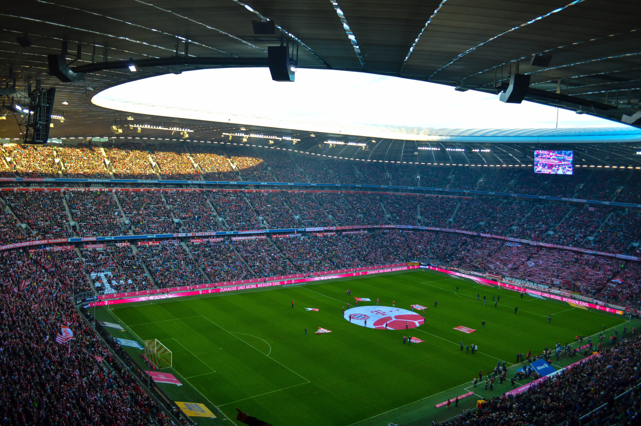 Wnętrze Allianz Arena w Monachium – wyjazdy na mecze Bundesligi