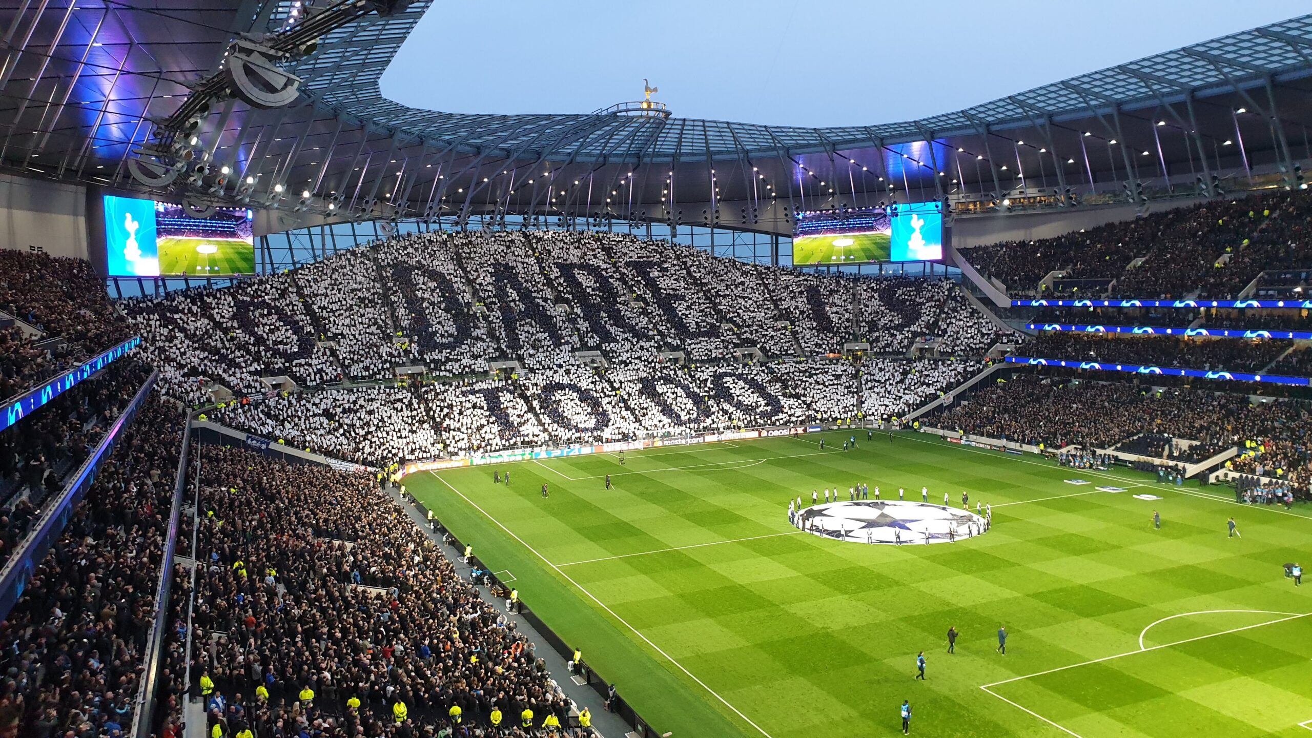 Wnętrze stadionu Tottenham Hotspur w Londynie – wyjazdy na mecze Premier League